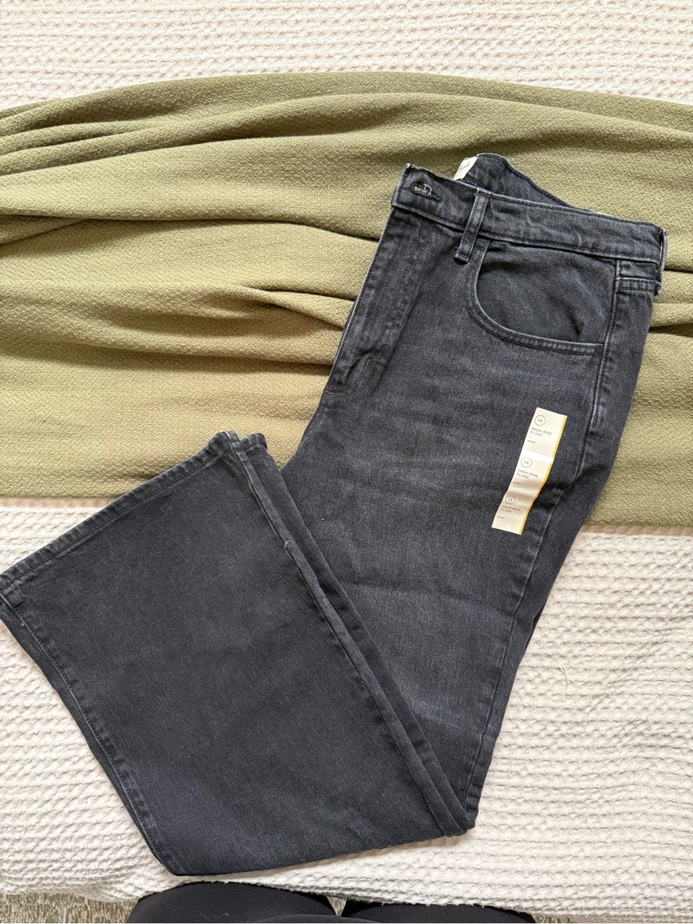 Universal Thread Women's High-Rise Straight Jeans in Charcoal